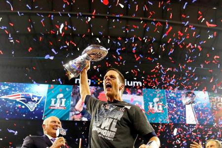 Gegen die Atlanta Falcons gelingt Brady sein Meisterstück. Stück für Stück holt er mit seiner Offense einen 25-Punkte-Rückst...