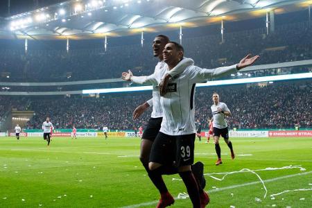 ... und freut sich mit Sébastien Haller über die Vorentscheidung.