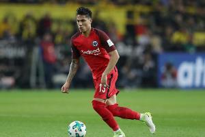 Frankfurts Nationalspieler Salcedo erleidet Schlüsselbeinbruch