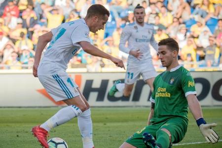 Später Doppelschlag in Sevilla lässt Barca weiter von historischer Saison träumen Später Doppelschlag in Sevilla lässt Barca weiter von historischer Saison träumen