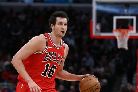 Zipser bei nächster Bulls-Pleite nur Zuschauer - Embiid fällt aus Zipser bei nächster Bulls-Pleite nur Zuschauer - Embiid fällt aus