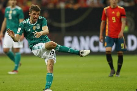 Start ins WM-Jahr: Müller verhindert Niederlage gegen Spanien