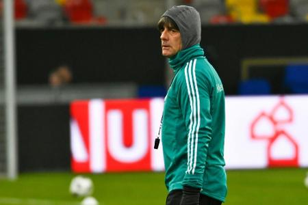 Löw stellt um: Mindestens fünf Neue gegen Brasilien Löw stellt um: Mindestens fünf Neue gegen Brasilien