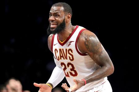 James zieht mit Basketball-Ikone Michael Jordan gleich James zieht mit Basketball-Ikone Michael Jordan gleich