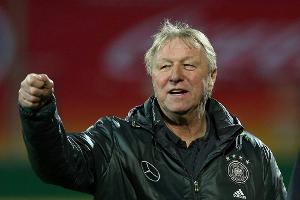 Hrubesch als Frauen-Bundestrainer "mit voller Hingabe und absolutem Engagement"