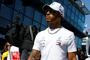 Hamilton sieht in Vertragsgesprächen mit Mercedes "keine Eile"