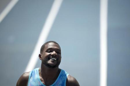 Weltmeister Gatlin gewinnt ersten 100-m-Sprint des Jahres Weltmeister Gatlin gewinnt ersten 100-m-Sprint des Jahres
