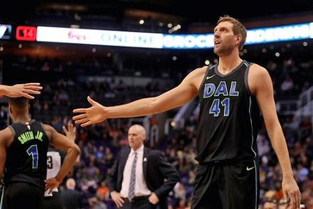 Bei letztem Heimspiel der Saison: Dallas feiert Nowitzki Bei letztem Heimspiel der Saison: Dallas feiert Nowitzki