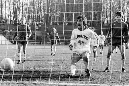 Auch wenn er 'nur' auf Rang zwei liegt, hält Karl-Heinz Mödrath einen Zweitliga-Rekord: Er ist der Spieler mit den meisten T...