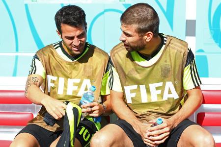 Bei der WM 2010 in Südafrika feiert das spanische Duo den Gewinn der WM-Trophäe. Seit ihrer Jugendzeit beim FC Barcelona sin...
