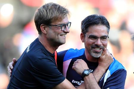 Während der ehemalige Bundesliga-Trainer Klopp beim FC Liverpool die Fäden zieht, trainiert sein Kollege den Aufsteiger Hudd...