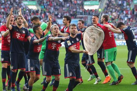 Der FC Bayern gewinnt durch einen 4:1-Sieg beim FC Augsburg am 7. April 2018 zum 28. Mal die Deutsche Meisterschaft. Für den... Der FC Bayern gewinnt durch einen 4:1-Sieg beim FC Augsburg am 7. April 2018 zum 28. Mal die Deutsche Meisterschaft. Für den...