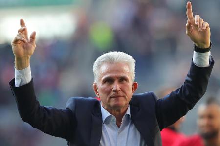 Jupp Heynckes freut sich über seine vierte Bayern-Meisterschaft als Trainer.