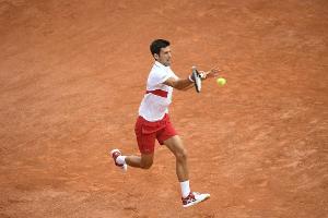Djokovic mit nächstem Dreisatzerfolg in Runde drei