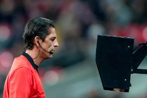 Videobeweis: Zimmermann gegen "Headset"-Lösung