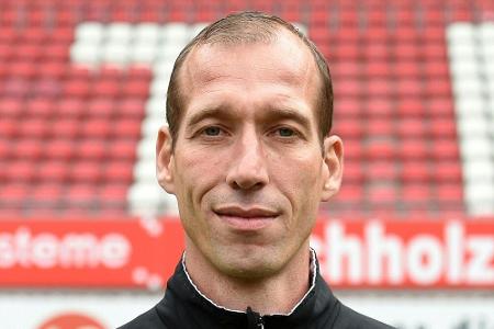 Zweitliga-Absteiger Kaiserslautern will Ex-Trainer Strasser einbinden