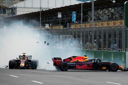Nach Teamcrash: Sechsstellige Geldstrafe für Verstappen und Ricciardo Nach Teamcrash: Sechsstellige Geldstrafe für Verstappen und Ricciardo