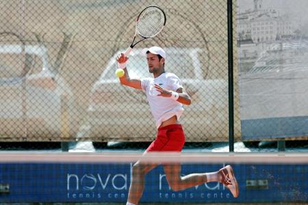Lichtblick für Djokovic: Zweisatzsieg gegen Nishikori Lichtblick für Djokovic: Zweisatzsieg gegen Nishikori