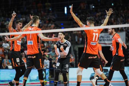 Volleyball: Berlin feiert neunte deutsche Meisterschaft Volleyball: Berlin feiert neunte deutsche Meisterschaft