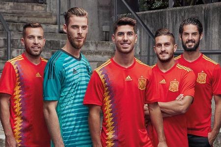 Auch beim WM-Trikot der Furia Roja sind die Designer auf den allseits beliebten Retro-Zug aufgesprungen.