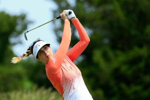 Profigolferin Gal vor Schlussrunde in Lauerstellung