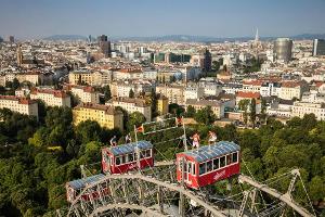 Doppler/Horst in luftiger Höhe: Beachvolleyball auf Wiener Riesenrad