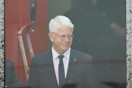 Reindl als DEB-Präsident bestätigt - Olympia-Helden geehrt