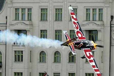 Red Bull Air Race: Sonka siegt in Budapest Red Bull Air Race: Sonka siegt in Budapest