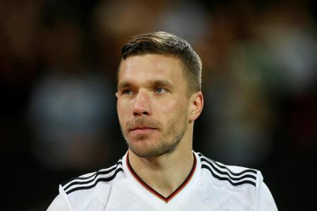 Podolski setzt sich bei Fußball-Förderung für Außenseiter ein