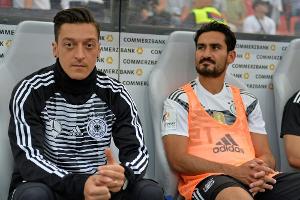 Streitthema: Mesut Özil (l.) und Ilkay Gündogan (r.)
