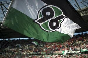 Fan auf Spielfeld: 3000 Euro Geldstrafe für Hannover