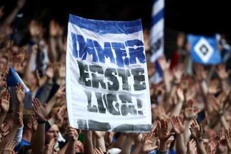 Zur Pause hatten Hamburg und Mönchengladbach je ein Tor auf dem Konto. Noch lebte die Hoffnung der Fans auf einen Verbleib i...