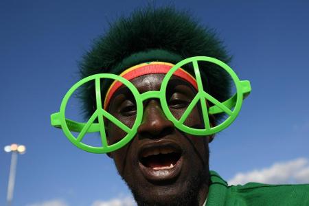 Dieser Senegal-Fan gibt das Motto vor: Peace!