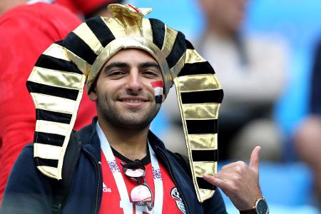 Dieser Fan nimmt den Spitznamen der Ägypter ('Pharaos') als Anlass, sich zu verkleiden.
