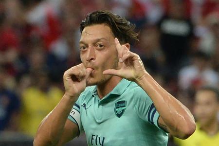 Özil führt Arsenal als Kapitän zu Testspielsieg gegen PSG