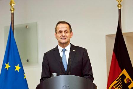 DOSB-Präsident Hörmann will Lehren aus Özil-Debatte ziehen DOSB-Präsident Hörmann will Lehren aus Özil-Debatte ziehen