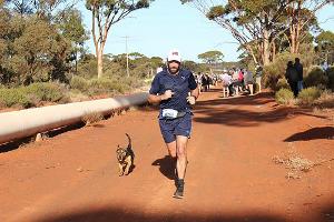 Hund absolviert Halbmarathon in Australien