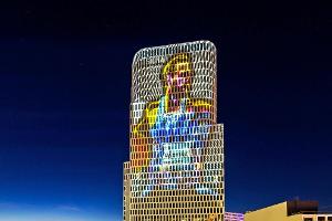 Robert Harting wird Kunstwerk - Lichtprojektion in Berlin