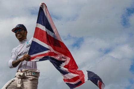 Mit Englands Fußballern: Auch Hamilton will zum WM-Finale Mit Englands Fußballern: Auch Hamilton will zum WM-Finale