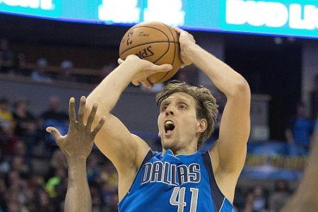 Neuer Vertrag in Dallas: Nowitzki neuer NBA-Rekordspieler Neuer Vertrag in Dallas: Nowitzki neuer NBA-Rekordspieler