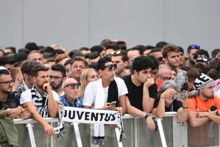 Turin im Ronaldo-Fieber: Hunderte Fans feiern CR7