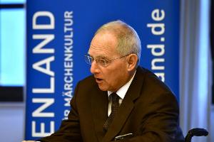 Schäuble kritisiert Krisenmanagement des DFB in Özil-Affäre