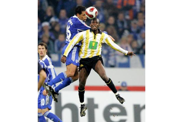 Mit 117 Treffern gehört Matthew Amoah zu den besten Torjägern der ersten Liga Hollands. In der Winterpause 2005/2006 wechsel...