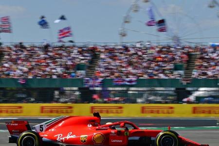 Vettel nach den Reifenwechseln vorn, Hamilton Fünfter Vettel nach den Reifenwechseln vorn, Hamilton Fünfter