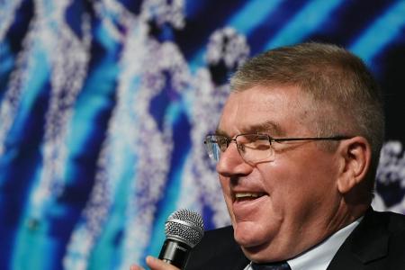IOC-Präsident Bach besucht WM-Endspiel und trifft Putin IOC-Präsident Bach besucht WM-Endspiel und trifft Putin