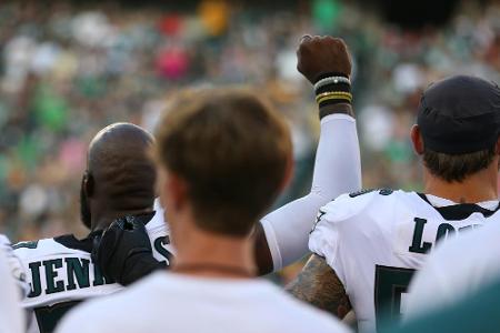 NFL: Eagles-Spieler erheben Fäuste bei der Nationalhymne