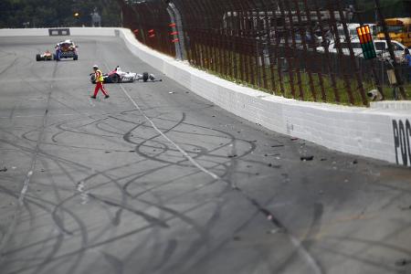 Indy-Crash 02.jpg
