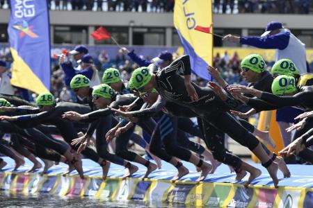 Triathlon: Lindemann stürzt und verpasst Medaille knapp Triathlon: Lindemann stürzt und verpasst Medaille knapp