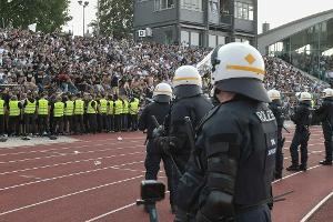 Fanforscher warnt vor Panikmache bei Hooligan-Problematik