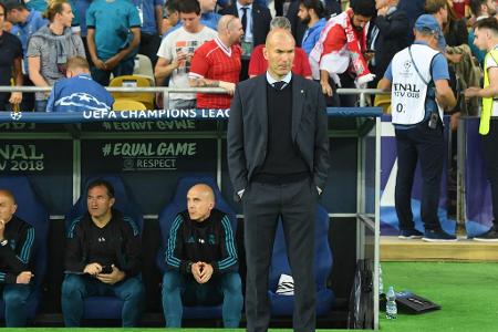 Zum dritten Mal in Folge gewinnt Real Madrid die Champions League! Trotz einer schwachen Anfangsphase setzen sich die Königl...